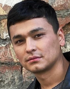 Bakbolot Konurbaev as Maksat