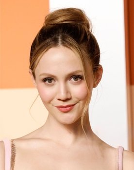 Iris Apatow as Charlotte