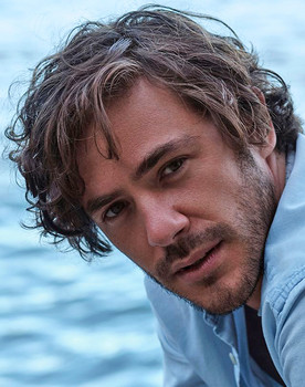 Jack Savoretti as Self