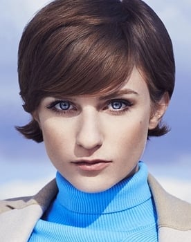 Faye Marsay as Siobhan (the artist)