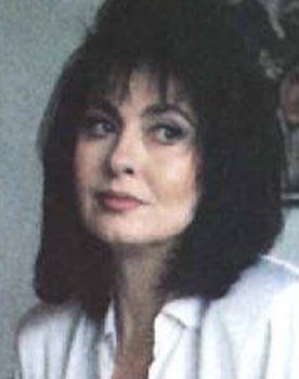 Meral Oğuz as Ayşe