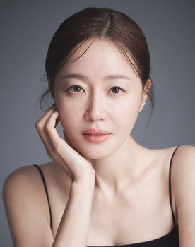 Uhm Ji-won as Kang Joo-hee