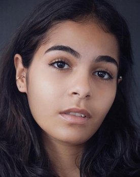 Cynthia Oliveira Souza as Dance Class Girl 2