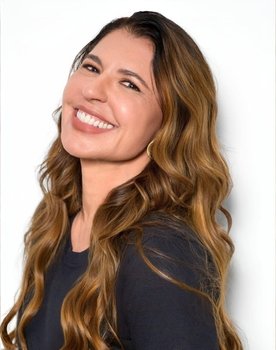 Alba Regina Tavares as 