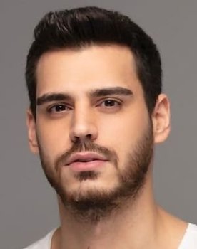 Hasan Denizyaran as Sinan