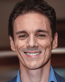 André Luis Camargo as Florista