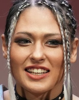 Eimi Gloria Matsudo as Giulia
