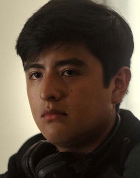 Jesús Saldaña as Él