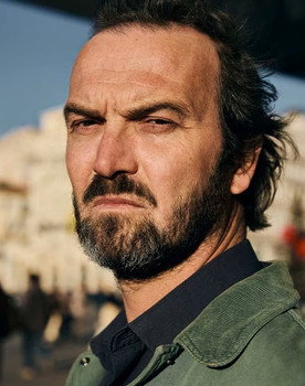 Grégory Ragot as Charles jeune