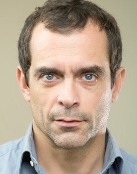 Constantine Markoulakis as Νarrator