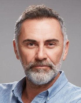 Atilla Saral as Hakan