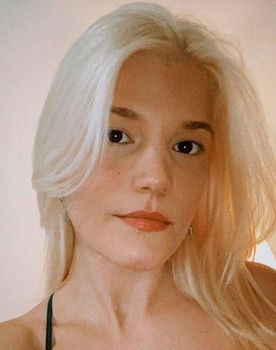 Natalia Grecco as Nicole