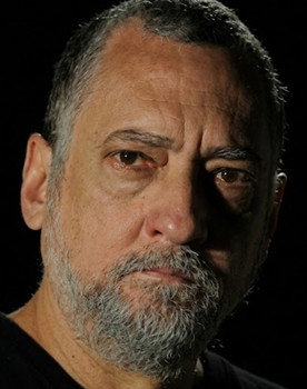 Junior Prata as Padre Souza