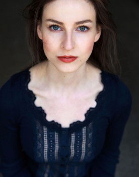 Johanna Giraud as Tina