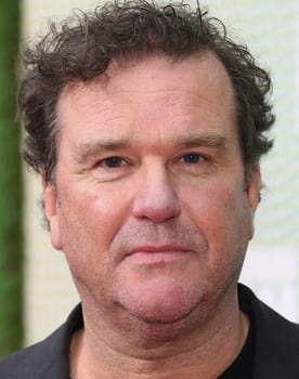 Douglas Hodge