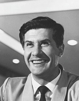 Ignacio López Tarso as Efrén Domínguez