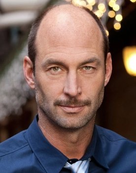 Darin Cooper as Diner Owner
