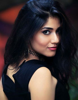 Sainee Raj as Girl in the cafe 2