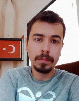 İsmail Furkan Şahin as Bar Müşterisi