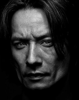 Matthew Yang King as The Persuader / Arkham Director (voice)