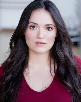 Isabella Fay as Elizabeth