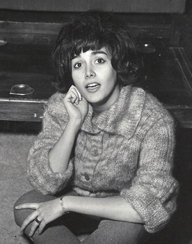 Teresa del Río as Adela