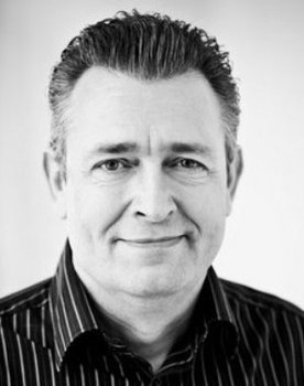 Lars Thiesgaard as Aksel