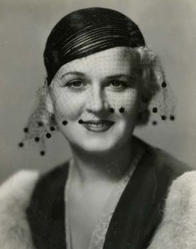 Vivien Oakland as 