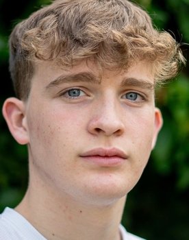 Aaron McVeigh as Jasper Stewart