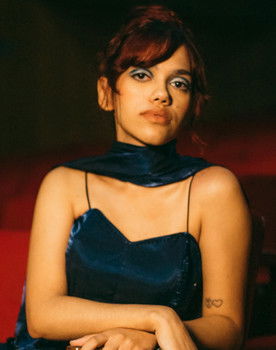 Julia Assis as Julia