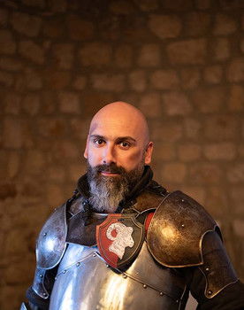 Daniel López Benítez as Royal Guard #2