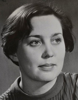 Eva Tihane as Office Lady