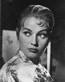 Analía Gadé as Catalina