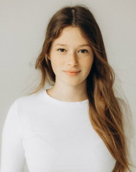 Nelly Hoffmann as Hexe Ophelia