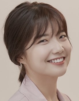 Park Mi-ri as reporter