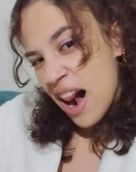 Maria Clara Moreira de Souza as Olivia