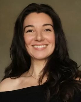 Valeria Bello as Wife