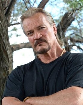 Robert Dryer as Carl