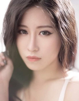 Ivy Huen as Zhou Wing Kei