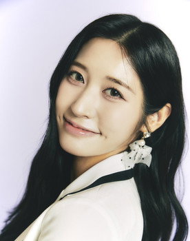 Gwak Yujin as Self / Contestant