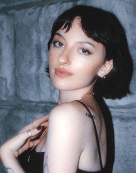 Madeline Blair as lav