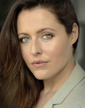 Alanna Thompson as Dee McGuire