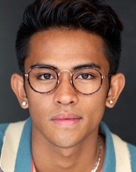 Jericho Cabinas as Pete