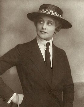 Carola Toelle