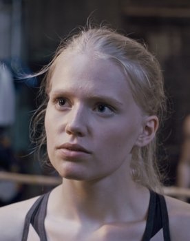 Inez Van den Berge as Violet