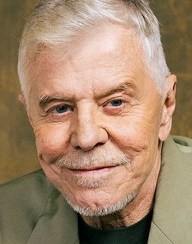 Miguel Falabella as Lana