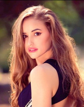 Lily-Claire Harvey as Jackie