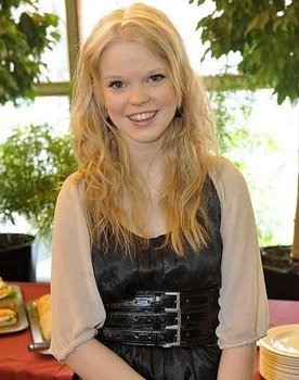 Rosa Salomaa as Roosa