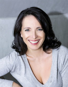 Raphaëlle Cambray as Eva