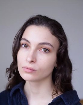 Irina Artenii as Tili Tãnase